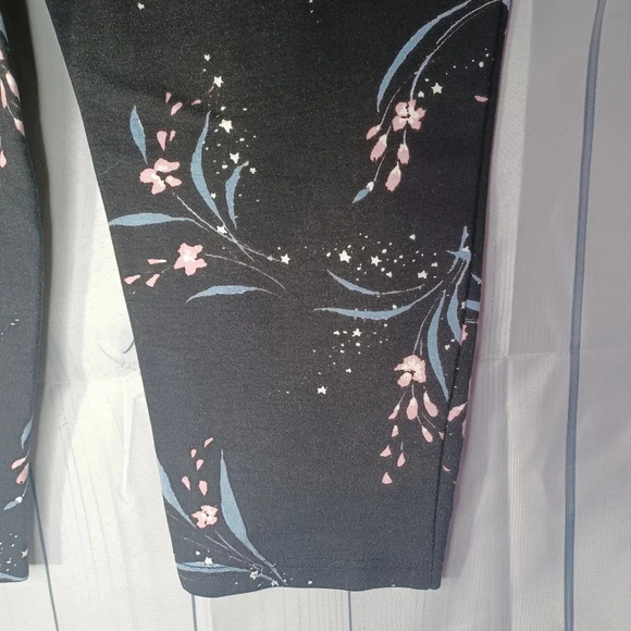 Torrid cropped floral Pull On Pants - Picture 7 of 10